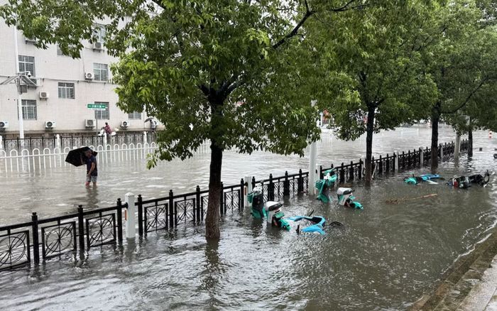 Tàn dư bão Dolphin kéo hơi ẩm vào Trung Quốc, Bắc Kinh đối mặt nguy cơ mưa lớn kỷ lục