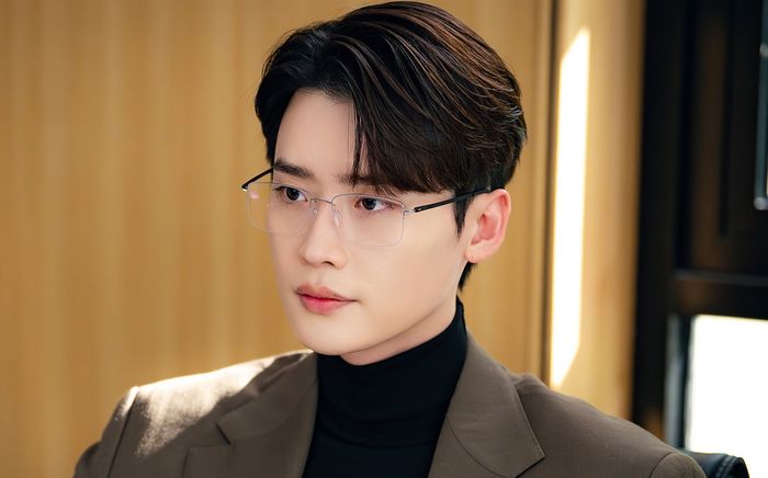 Lee Jong Suk tái xuất màn ảnh với phim chuyển thể từ tiểu thuyết