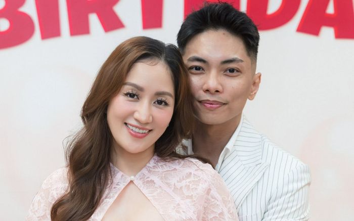 Chồng kém 11 tuổi phản ứng khi Khánh Thi nói sinh con lần 4
