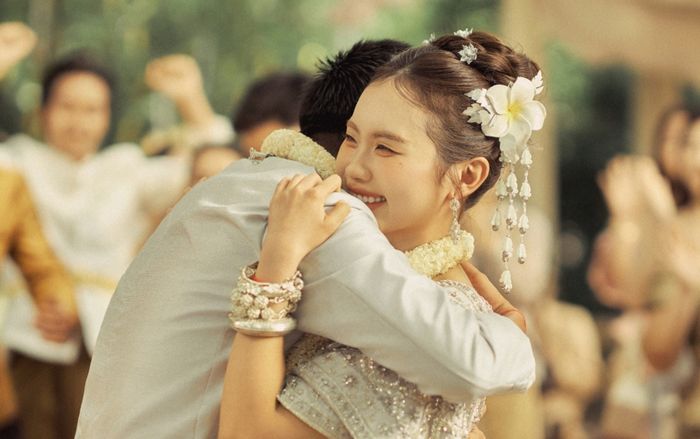 Cả showbiz xôn xao khi Phương Mỹ Chi 'lấy chồng'