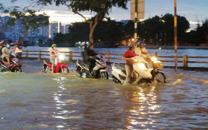 Triều cường dâng cao, người dân TP.HCM cần đặc biệt lưu ý 2 khung giờ