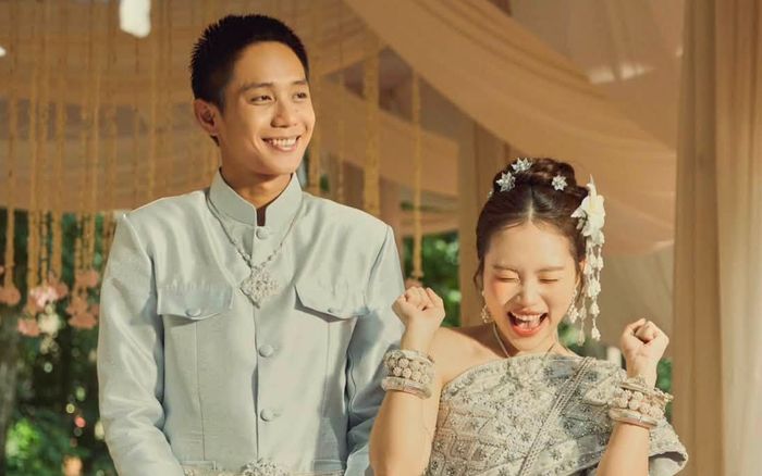 Phương Mỹ Chi đỏ mặt khi 'đám cưới'