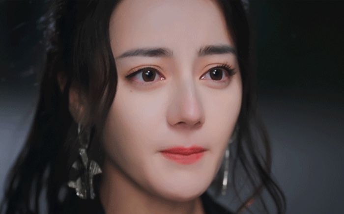 Địch Lệ Nhiệt Ba đang bị đe dọa vị thế?