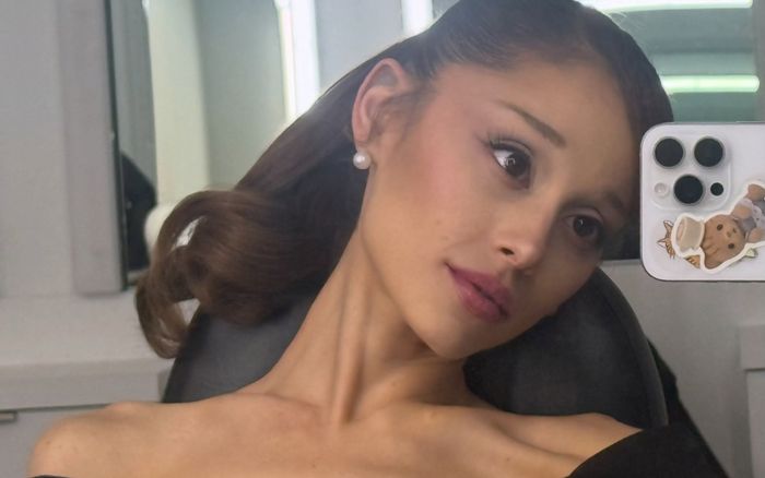 Ariana Grande ngầm xác nhận quay lại với người yêu cũ sau 10 năm chia tay