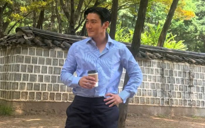 Choi Si Won liên tục gây chú ý