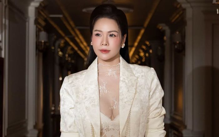 Nhật Kim Anh gặp sự cố trước hàng nghìn khán giả