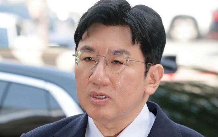 Phong tỏa tài sản hơn 100 tỷ won trong vụ điều tra Bang Si Hyuk