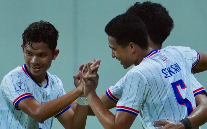Thái Lan thắng Singapore 3-1 ở bán kết lượt đi AFF Cup 2026