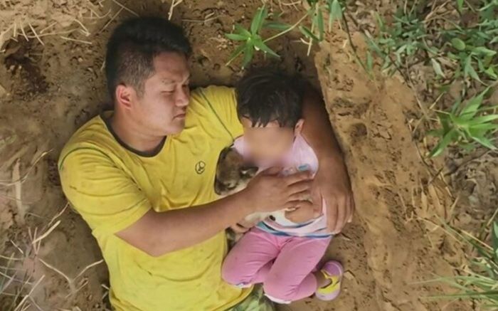 Người cha đào mộ sẵn cho con gái 2 tuổi bị bệnh hiểm nghèo, phép màu xảy ra sau đó