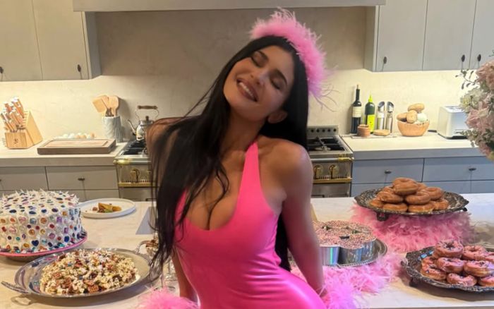 Người mẫu Kylie Jenner gây chú ý với phong cách táo bạo trong chiến dịch quảng bá thời trang mới