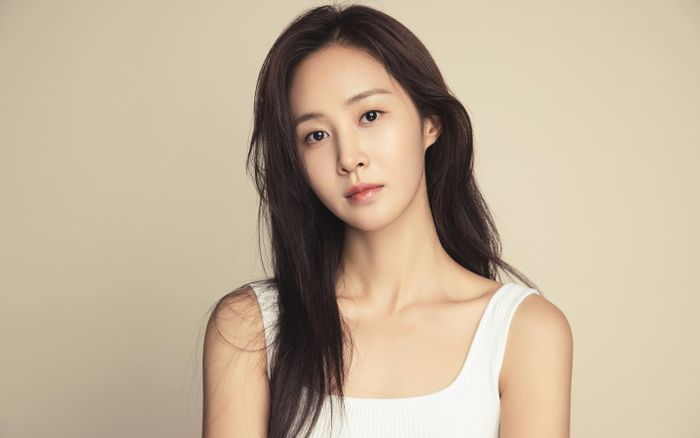 Yuri (SNSD) xin lỗi người yêu cũ trên truyền hình