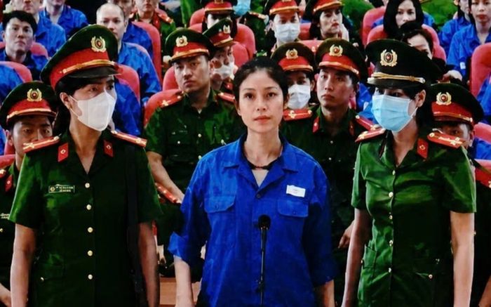 Phiên tòa vụ ma túy 227 bị cáo: Ca sĩ Chi Dân, 'cô tiên từ thiện' Trúc Phương xin điều chỉnh thông tin