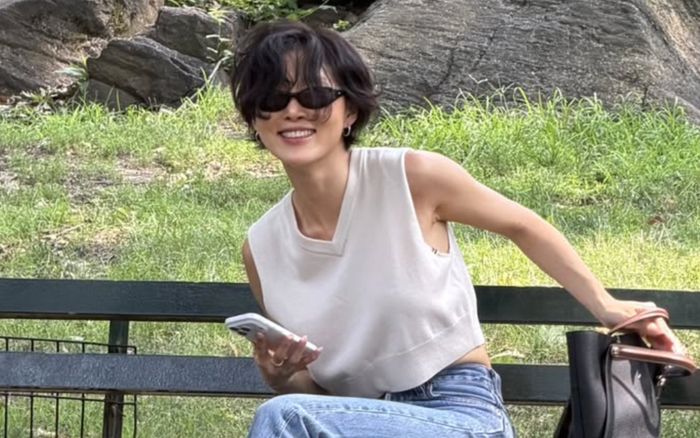 Hwasa khoe vóc dáng thon gọn trong chuyến lưu diễn tại Mỹ