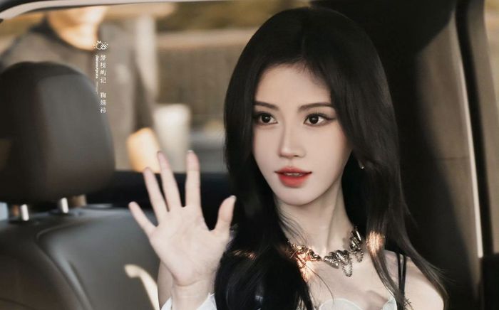 Cúc Tịnh Y gây bão hot-search với tạo hình 'tiểu thư sang chảnh'