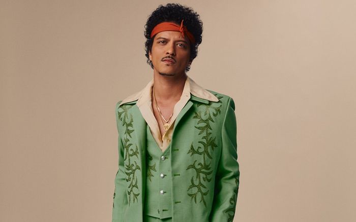 Bruno Mars san bằng kỷ lục của SZA, tiến gần cột mốc lịch sử
