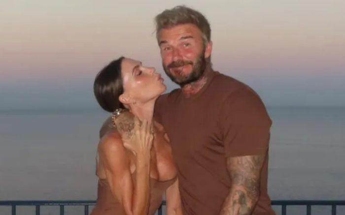 Victoria Beckham khoe dáng với váy xuyên thấu