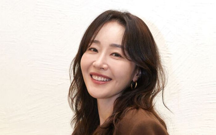 Uhm Ji Won tiết lộ bí quyết chăm sóc da hơn 10 năm