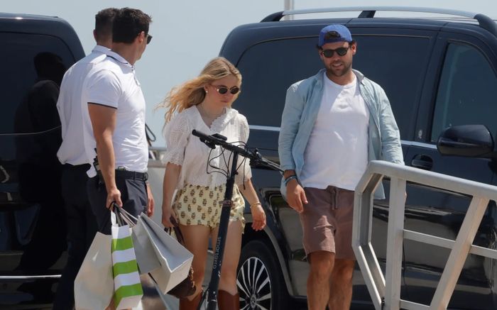 Sydney Sweeney và Scooter Braun tận hưởng kỳ nghỉ sang trọng trên siêu du thuyền