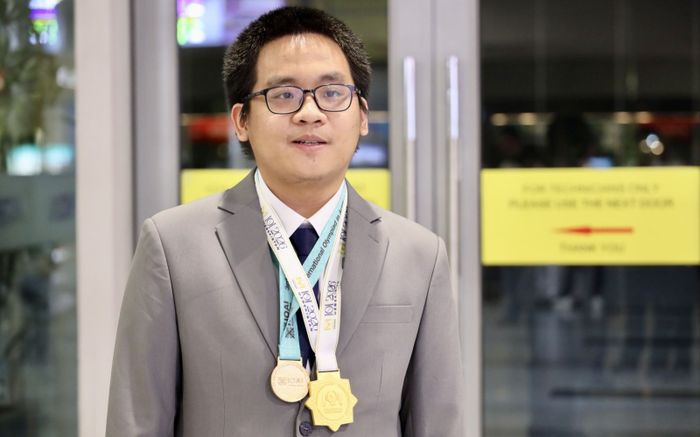Chân dung nam sinh liên tiếp giành 2 Huy chương Vàng tại 2 kỳ Olympic quốc tế chỉ trong một tuần