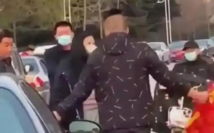 Ép nhân tình bỏ vợ để cưới mình ở giữa đường, người phụ nữ nhận 'cái kết' phũ phàng