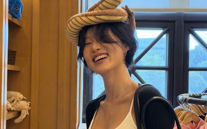 Hwasa (MAMAMOO) khoe vóc dáng săn chắc, tỉ lệ cơ thể ấn tượng dù chỉ cao 1m60