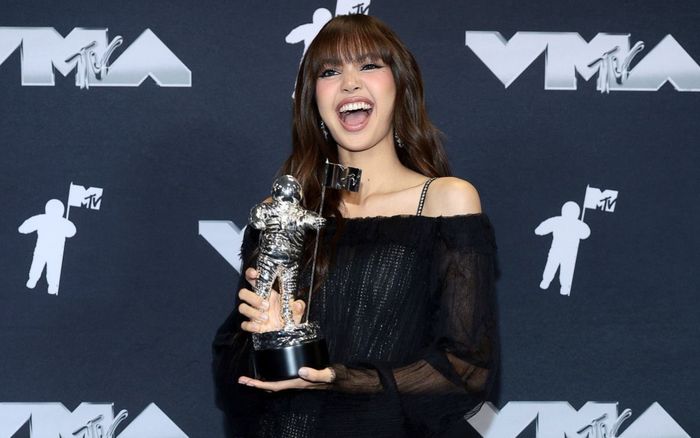 4 đề cử VMAs 2026 của Lisa gây tranh cãi