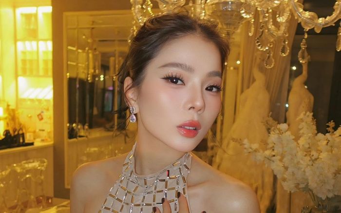 Lệ Quyên khiến mạng xã hội 'bùng nổ'