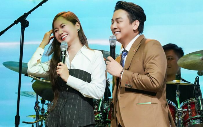 Hoài Lâm công khai bày tỏ với Lâm Vỹ Dạ