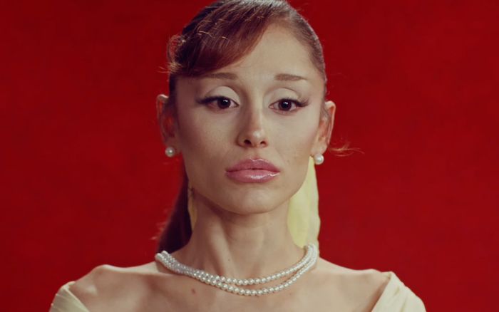 MV Petal: Khi Ariana Grande tuyên chiến với chính 'người hâm mộ'