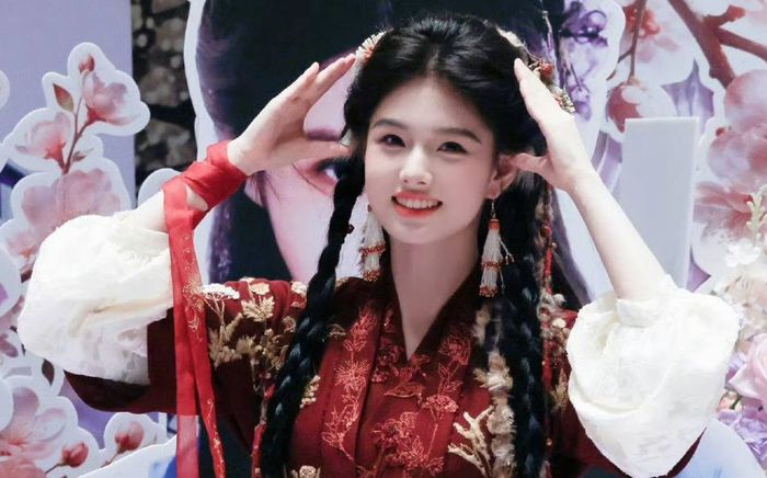 Bách Yêu Phổ lộ ảnh hậu trường, ngoại hình dàn diễn viên gây bàn tán