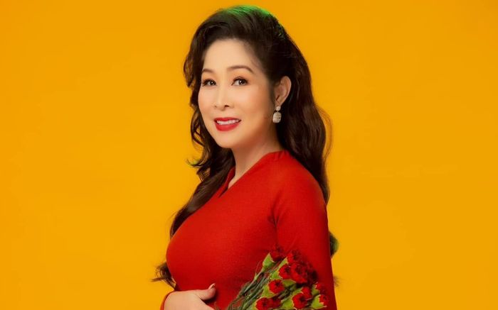 NSND Hồng Vân xuất hiện bên người đặc biệt