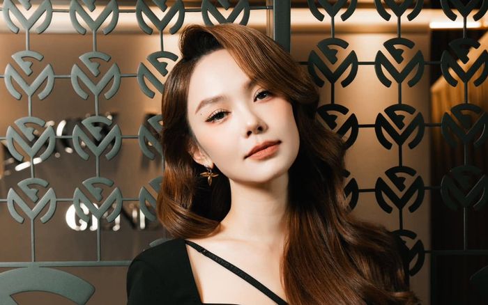 'Mẹ Mìn' Minh Hằng chính thức tái xuất
