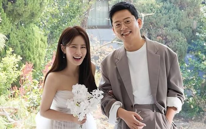 Kim Jun Ho và Kim Ji Min bất ngờ tiết lộ giới tính em bé