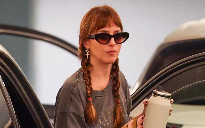 Dakota Johnson chia tay bạn trai kém 7 tuổi sau gần một năm hẹn hò