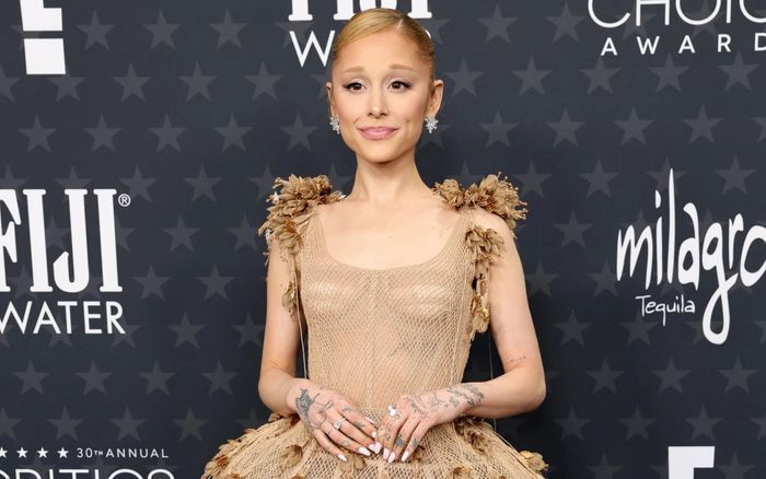 Ariana Grande thắng kiện