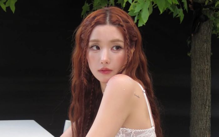 'Nữ thần Waterbomb' Kwon Eun Bi tiếp tục gây 'dậy sóng'
