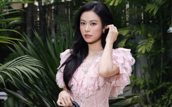 5 khoảnh khắc đẹp nhất trong một ngày ở quê nhà Hoàng Thùy Linh