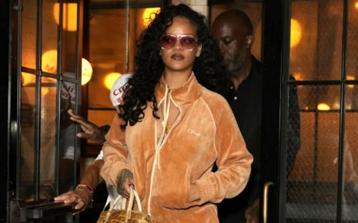 Rihanna xuống phố với tracksuit cá tính
