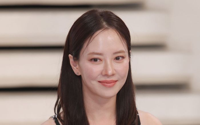 Song Ji Hyo 45 tuổi vẫn trẻ như hot girl, nhan sắc khiến fan Việt trầm trồ
