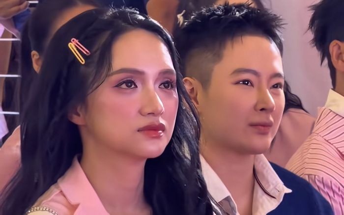 Khoảnh khắc Hương Giang chung khung hình với Angela Phương Trinh đang 'gây sốt'