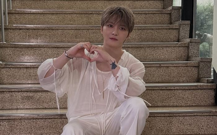 Kim Jae Joong xúc động khi trở lại Music Bank sau 18 năm