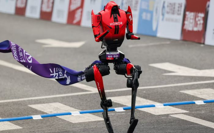 Robot Trung Quốc vượt kỷ lục thế giới chạy 100 m của Usain Bolt