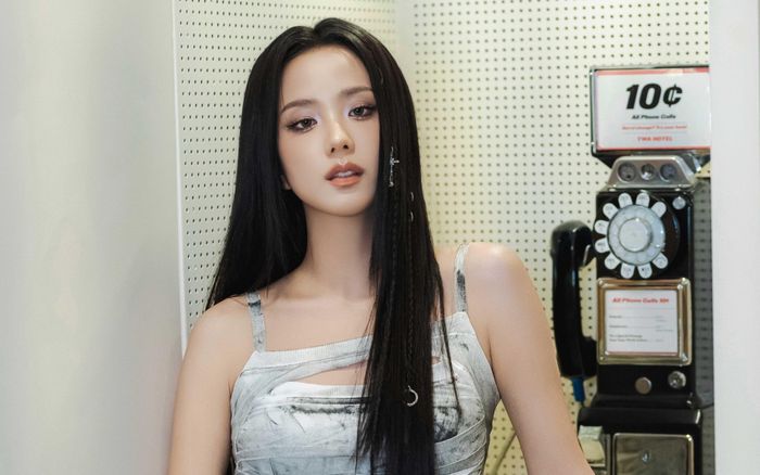 Rộ tin Jisoo 'bắt tay' cùng nghệ sĩ từng hợp tác với Taylor Swift, Britney Spears, Lady Gaga