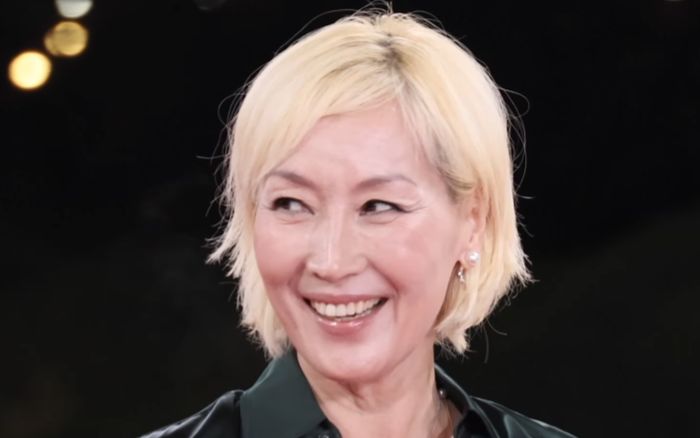 Lee Hye Young ở tuổi 55 chăm sóc bản thân thế nào sau biến cố sức khỏe?