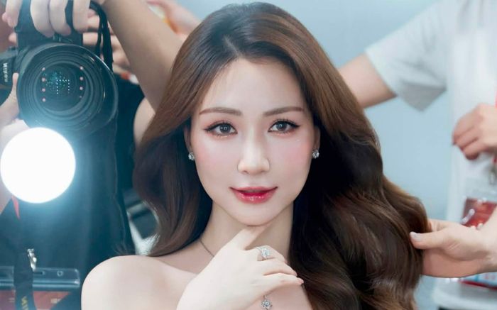 Hòa Minzy gây thương nhớ với tạo hình công chúa sau đêm diễn đặc biệt