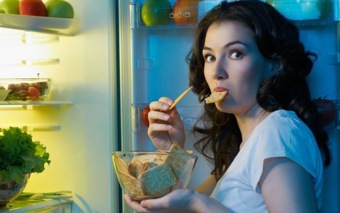 Liên tục ăn tối sau 20h, cơ thể sẽ ra sao?