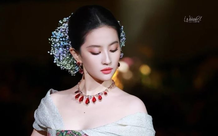 Lưu Diệc Phi lập kỷ lục