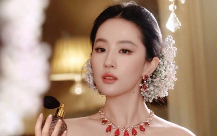 Chuyện gì đang xảy ra với Lưu Diệc Phi?