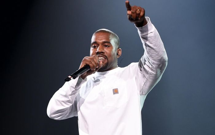 Kanye West đối mặt nguy cơ hủy hai đêm diễn tại Nga