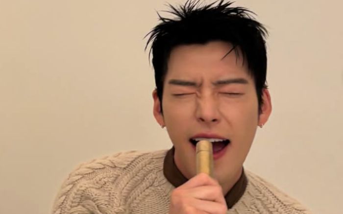 Kim Woo Bin khoe hình thể săn chắc, dân tình réo gọi Shin Min Ah